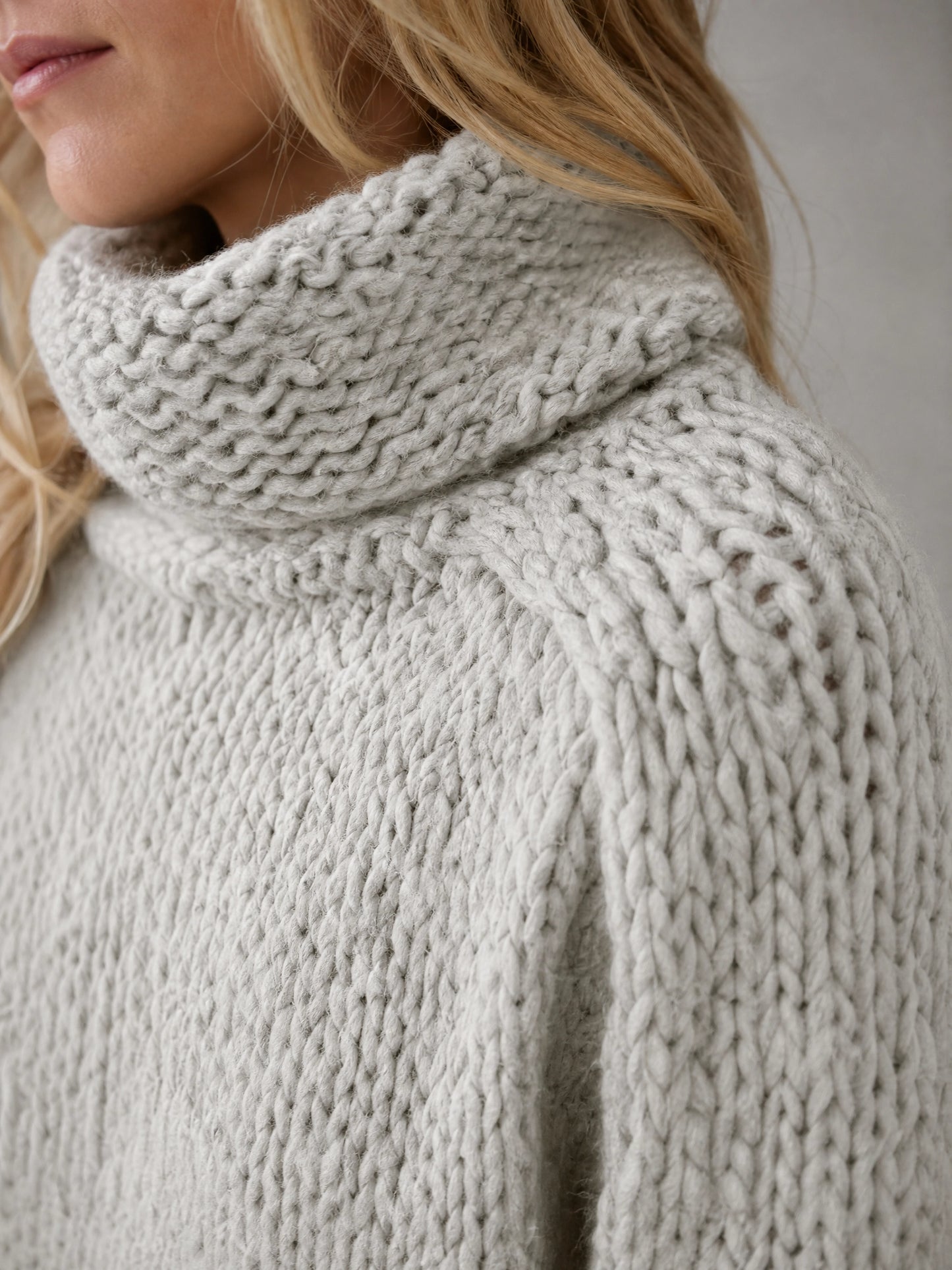 grey oversized long-line knit sweater Averly London ribbed detail